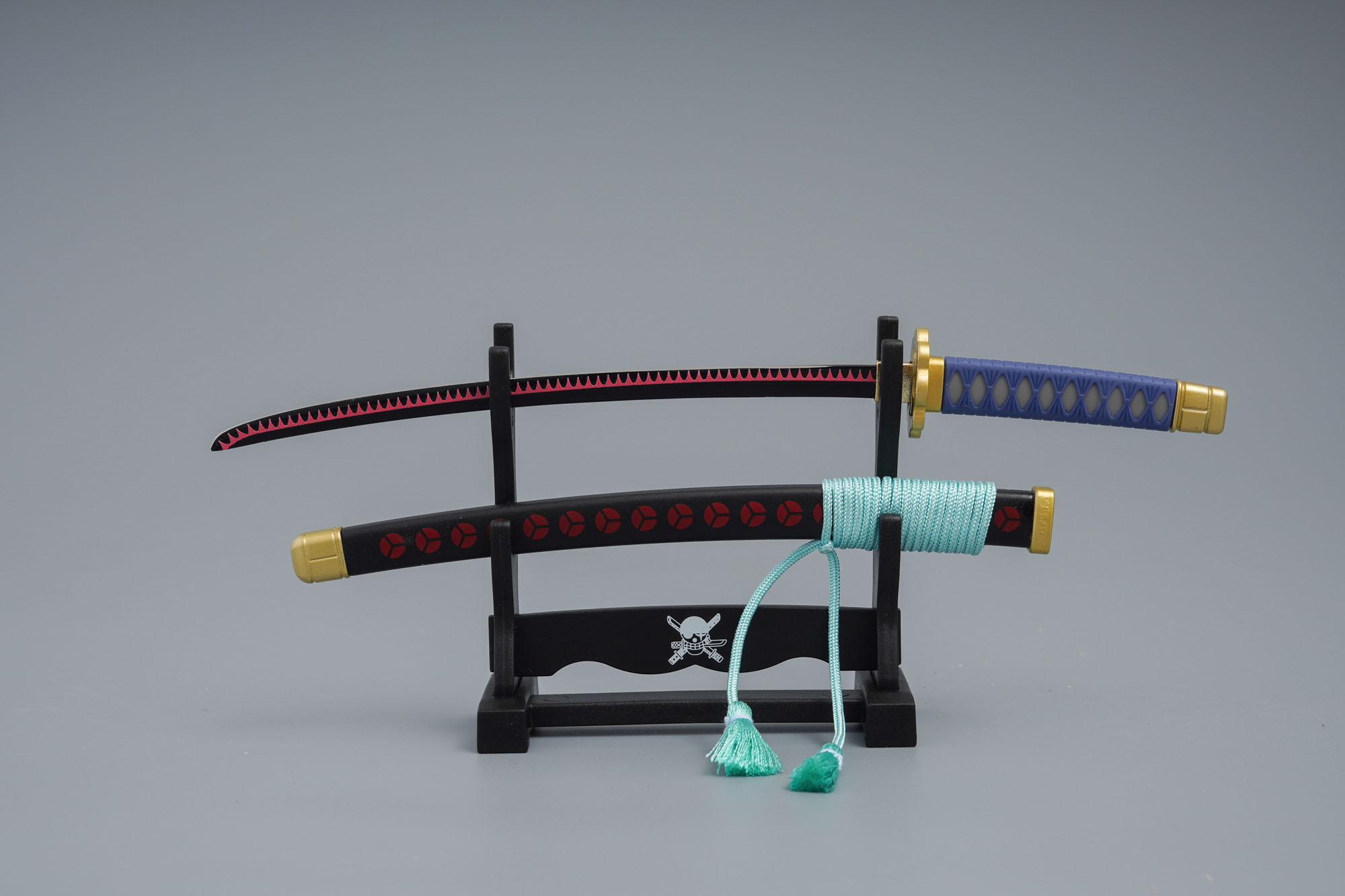 One Piece: Zoro's "Shuusui" Mini-Katana Brieföffner – Geschenk-Set in Holzbox